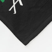 Een zwarte vrouw spreekt, luistert en leert Afro W Fleece Deken (Hoek)