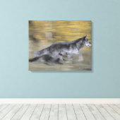 Een zwarte wolf op de vlucht canvas afdruk (Insitu (Houten vloer))