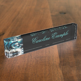 Een zwemmende steampunk Orka in de golf. Naambordje