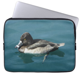 Eend op zwart-wit water met ringhals meer dier laptop sleeve