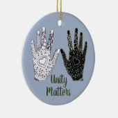 Eenheid maakt vriendschapshanden uit keramisch ornament (Rechts)