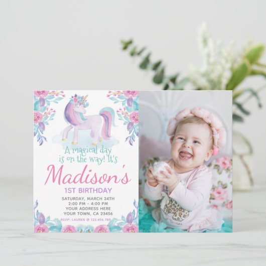 Eenhoorn Bloemen Verjaardag Uitnodiging (Staand voorkant)