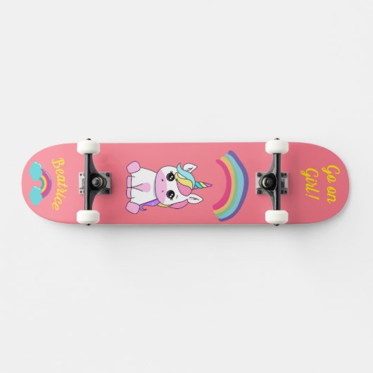Eenhoorn op skateboard met gepersonaliseerde bijsc (Horizontaal)