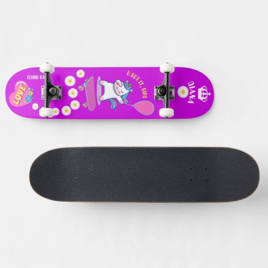 Eenhoorn op skateboard met gepersonaliseerde bijsc (Horizontaal)