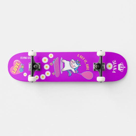Eenhoorn op skateboard met gepersonaliseerde bijsc (Horizontaal)