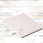 Eenhoorn roze naam meisje notitieblok<br><div class="desc">Een schattige roze en gouden eenhoornkop. Een zachte,  blush roze achtergrond. Personaliseer en voeg jouw namen toe. Roze letters.</div>