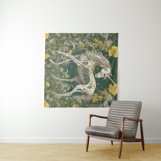 Eenhoorn Skelet in de Gele Bloemen Wandkleed (In Situ (horizontaal))