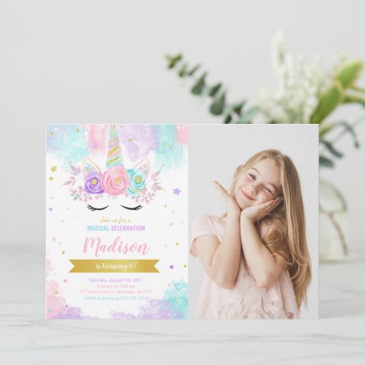 Eenhoorn Verjaardag Foto uitnodiging (Staand voorkant)