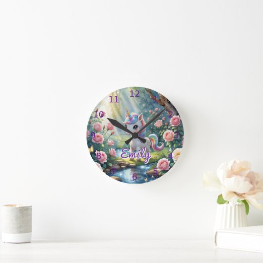 Eenhoorn wandklok met eigen naam – Roze rozenbos (Huis)