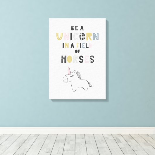Eenhoorn zijn op het gebied van paarden canvas afdruk (Insitu (Houten vloer))