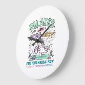 Eenhoring Pilates en Pixie Dust Vetgedrukte Typogr Grote Klok (Hoek)