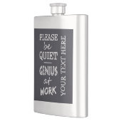 Eenius op de maatkolf voor monogram op het werk heupfles (Links)