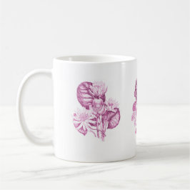 Eenkleurige bloemen in roze koffiemok