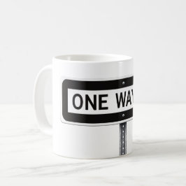 Eenrichtingsverkeersbord zwart en wit koffiemok