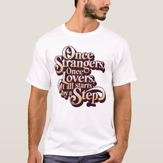 Eens vreemden, geliefden stapel citaat t-shirt (Voorkant)