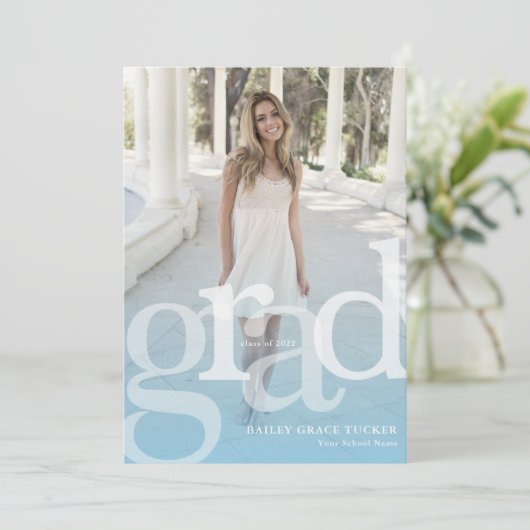 Eenvoudig AFSTUDEERDER Lichte Blauwe Bekleding om  Aankondiging (Staand voorkant)