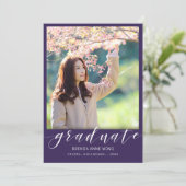 Eenvoudig Afstuderen Photo White Script op Paars Aankondiging (Staand voorkant)