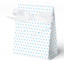 Eenvoudig babyblauw pokadots patroon op wit