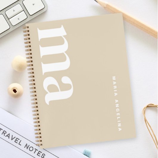 Eenvoudig beige monogram notitieboek