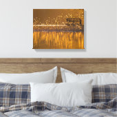 Eenvoudig bij het meer in het gouden licht canvas afdruk (Insitu (Slaapkamer))
