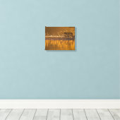 Eenvoudig bij het meer in het gouden licht canvas afdruk (Insitu(Wood Floor))