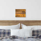 Eenvoudig bij het meer in het gouden licht canvas afdruk (Insitu(Bedroom))