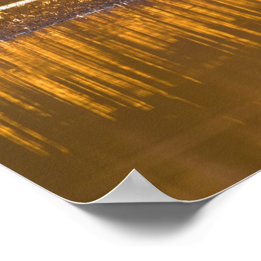 Eenvoudig bij het meer in het gouden licht poster (Hoek)