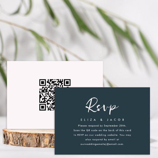 Eenvoudig Blauw Blush Bruiloft RSVP script QR Code Kaartje