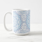 Eenvoudig blauw en wit Elegant Bloemen Mandala Koffiemok (Links)