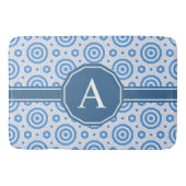 Eenvoudig blauw en wit modern geometrisch monogram badmat (Voorkant)