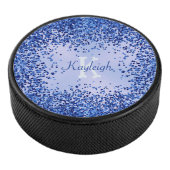Eenvoudig blauw geborsteld metaal en glitter monog hockey puck (3/4)