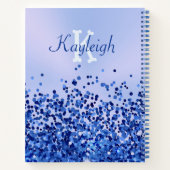 Eenvoudig blauw geborsteld metaal en glitter monog notitieboek (Achterkant)