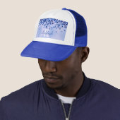 Eenvoudig blauw geborsteld metaal en glitter monog trucker pet (In situ)