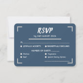 Eenvoudig blauw handgeschreven script bruiloft RSVP kaartje (Voorkant)