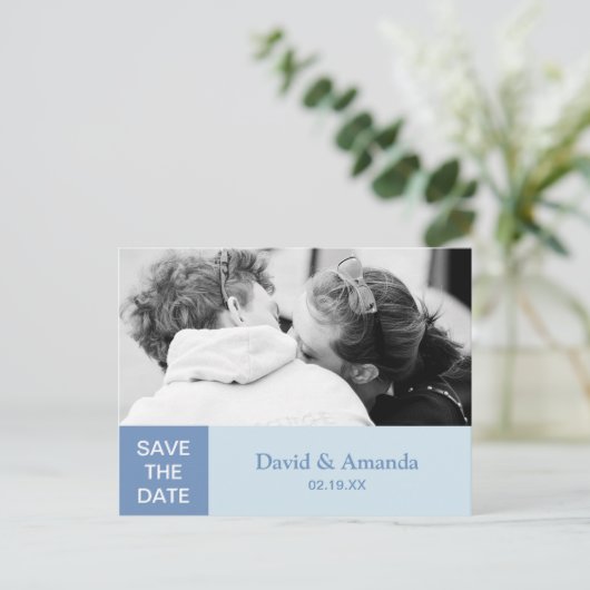 Eenvoudig blauw kleurblok paar foto Sla de datum o Aankondigingskaart (Staand voorkant)