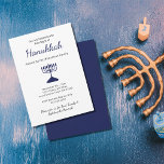 Eenvoudig Blauw Menorah Familie Chanoeka Party Kaart<br><div class="desc">Chanoeka Party Invitation,  met een eenvoudige blauwe menora en script typografie ontwerp. Met blauwe aanpasbare letters kunt u uw eigen gegevens toevoegen. Een feestelijke manier om de eerste nacht van Chanoeka te vieren met vrienden en familie.</div>