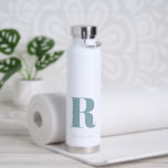 Eenvoudig blauw modern Monogram Waterfles<br><div class="desc">Eenvoudige Moderne Initiaal Monogram Waterfles. Creëer uw eigen gepersonaliseerde flesje met aangepaste initiaal naam.</div>