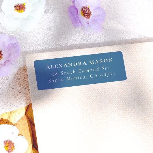 Eenvoudig blauw modern serif retouradres etiket