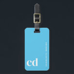 Eenvoudig blauw Monogram Bagagelabel<br><div class="desc">De perfecte accessoire voor gepersonaliseerde bagagelabels reisliefhebbers. Dit charmante label is ideaal voor bruidsmeisje voorstel geschenken en kan een heerlijke aanvulling op bruidsmeisje voorstel doos ideeën. Het is ook een geweldige keuze voor vrijgezellengeschenken en vrijgezellengeschenkzakken, die een vleugje elegantie toevoegen aan elke gelegenheid. Naast het reizen verdubbelt het als schoolbenodigdheden,...</div>