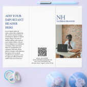 Eenvoudig blauw monogram moderne brochure (Enkel)