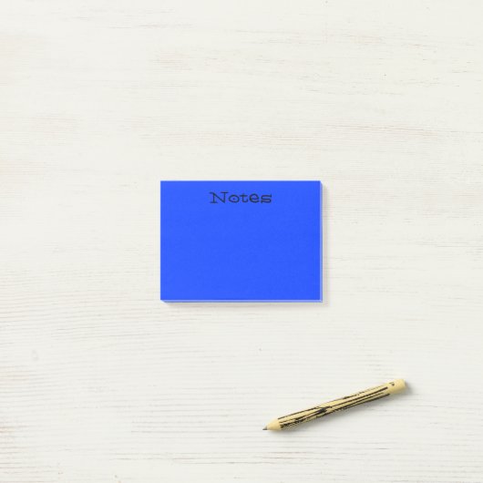 Eenvoudig blauw post-it® notes (Op bureau)