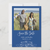 Eenvoudig Blauw Wit Wildflower Foto QR Code Bruilo Kaart (Voorkant)