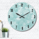 Eenvoudig Blauwgroen blauw Grote Klok<br><div class="desc">Een zacht turquoise of blauwgroen blauw waterverf decor biedt het perfecte canvas voor een schattige en hedendaagse waterverf klok. Dit ontwerp is subtiel maar opvallend en biedt precies de juiste hoeveelheid kleur en flair zonder over de top te zijn. De Simple Modern Turquoise Blauwgroen Blauwe Waterverf Grote Klok brengt een...</div>