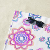 Eenvoudig Bloemmotief Lotus Monogram Roze Pastelgr Strandlaken (In situ)