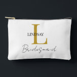 Eenvoudig bruidsmeisje cadeau monogram, naam etui<br><div class="desc">Vier uw bruidsmeisjes met onze chique Gepersonaliseerde Bruidsmeisje Accessoirezak! Deze slanke tas kan worden aangepast met hun monogram en naam, waardoor het een doordacht en uniek geschenk is dat ze lang na uw speciale dag zullen koesteren. Perfect voor het houden van make-up, sieraden of kleine benodigdheden, deze zak is zowel...</div>