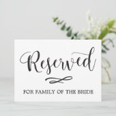 Eenvoudig Calligrafie Reserveringsbord Bruiloft Kaart (Staand voorkant)