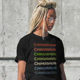 Eenvoudig Chihuahua woord in retro kleuren T-shirt