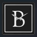 Eenvoudig Classic Monogram | Zwarte tekst met witt Vierkante Klok<br><div class="desc">Minimale en klasbare.</div>