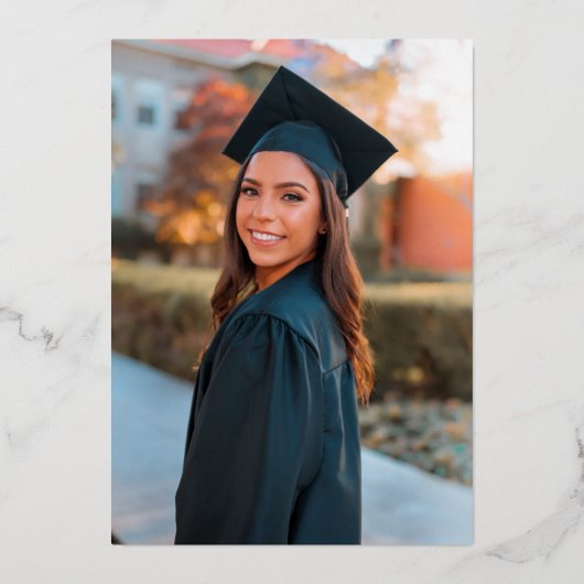 Eenvoudig Classic Zwart-wit Foto Afstuderen Folie Uitnodiging (Achterkant)