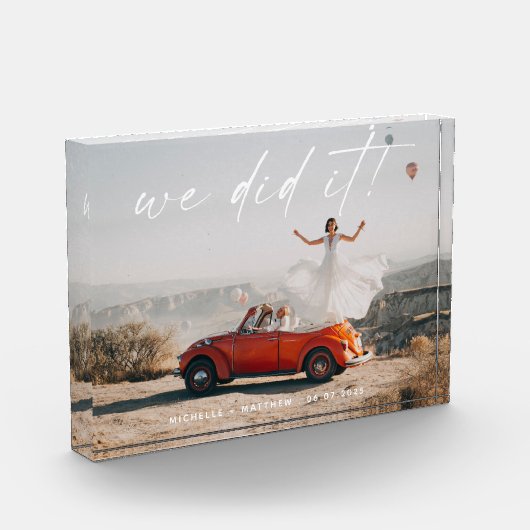 Eenvoudig dat we het huwelijk hebben getekend foto (Links)